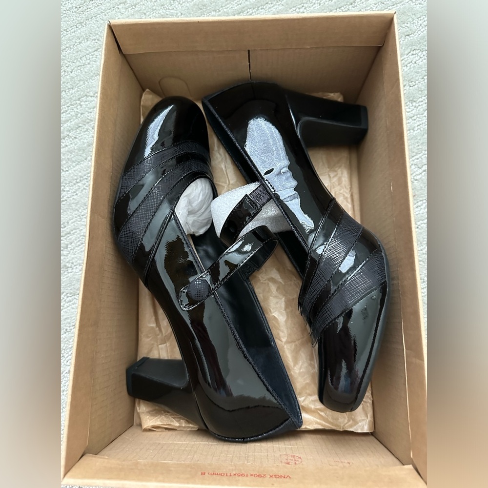 NWOT—Michelle D black Mary Jane heels, size 9.5